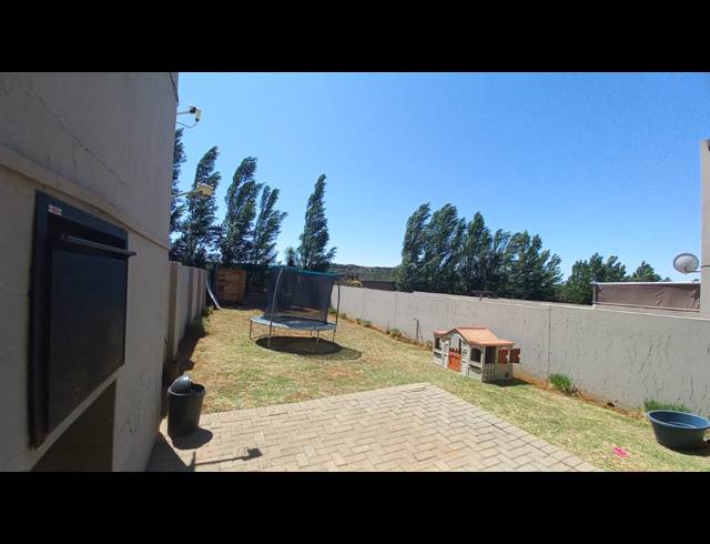 3 BEDROOM TOWNHOUSE TO LET IN SHELLYVALE